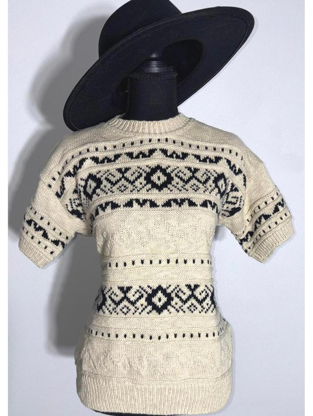Woman's Vintage Carriage Court Sweater, M